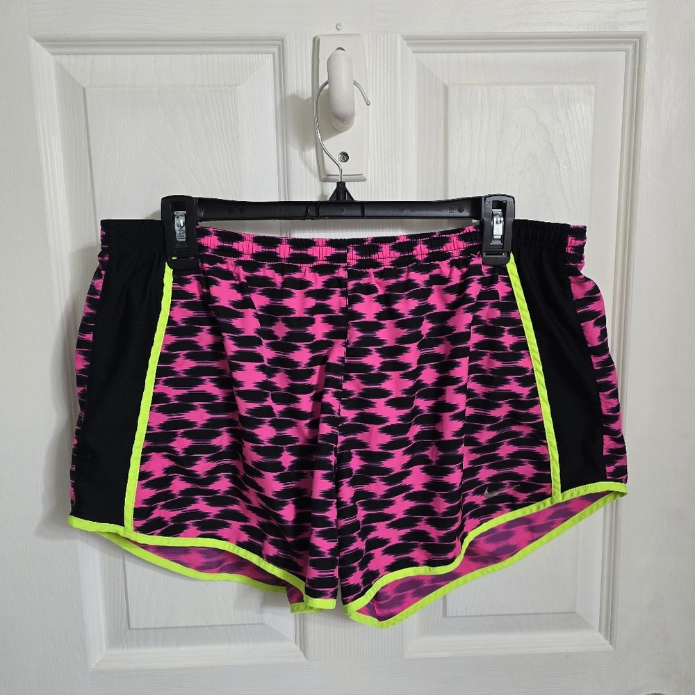 Nike Womens Dri-FIT Athletic Running Shorts Pink and Black Printed Size XL
